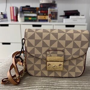 Geometric Patterned Tan Crossbody Bag